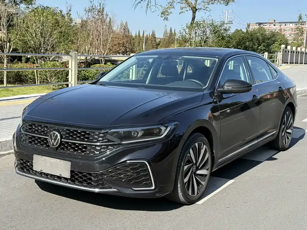 Volkswagen Passat — фото 1