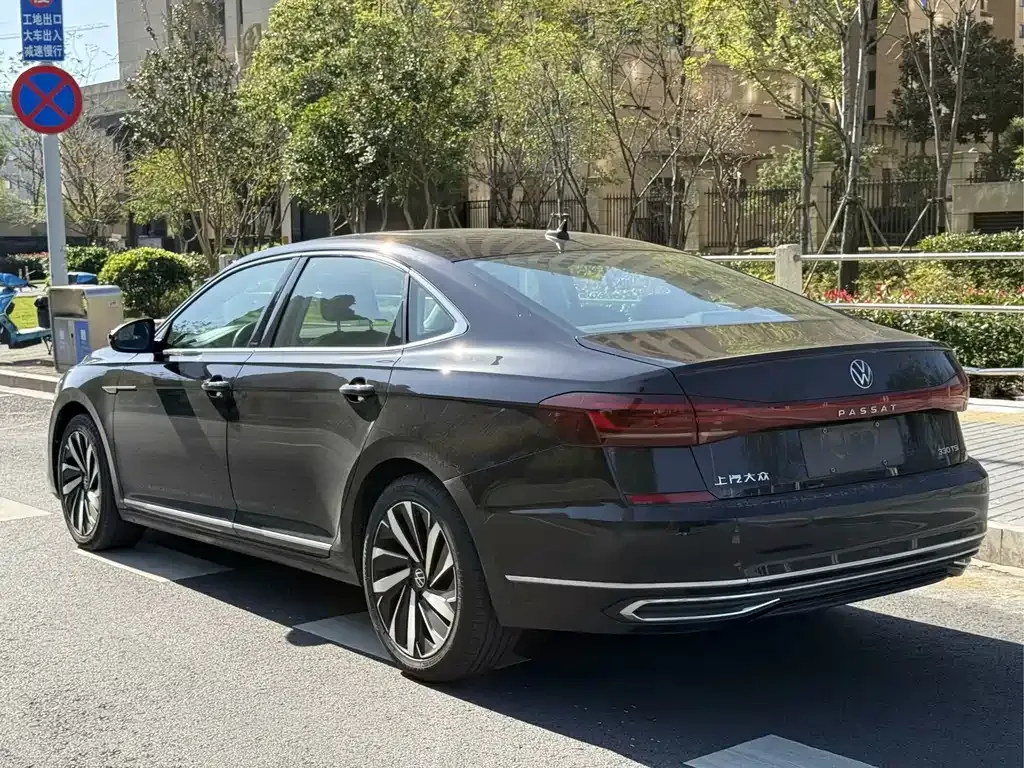 Volkswagen Passat — фото 6