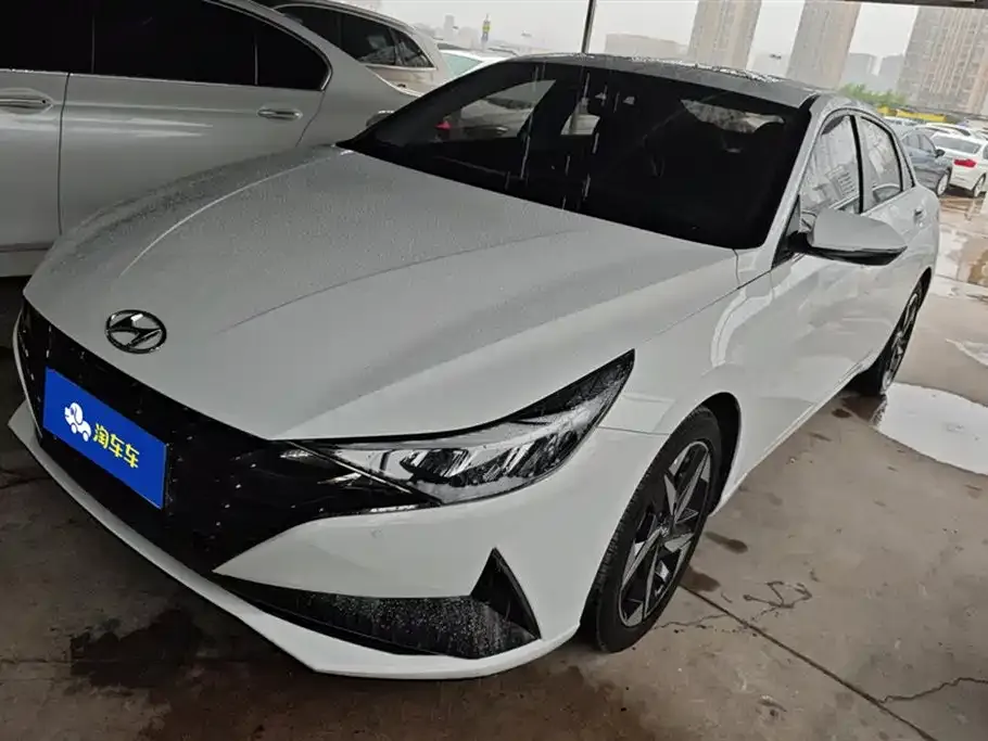 Hyundai Elantra — фото 1