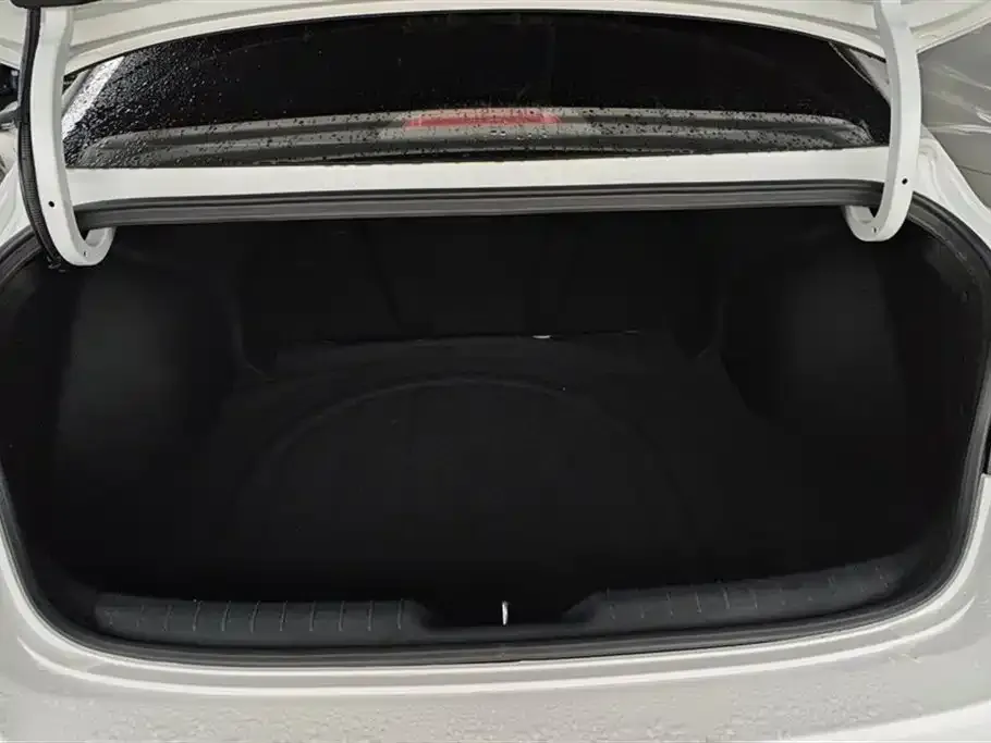 Hyundai Elantra — фото 4