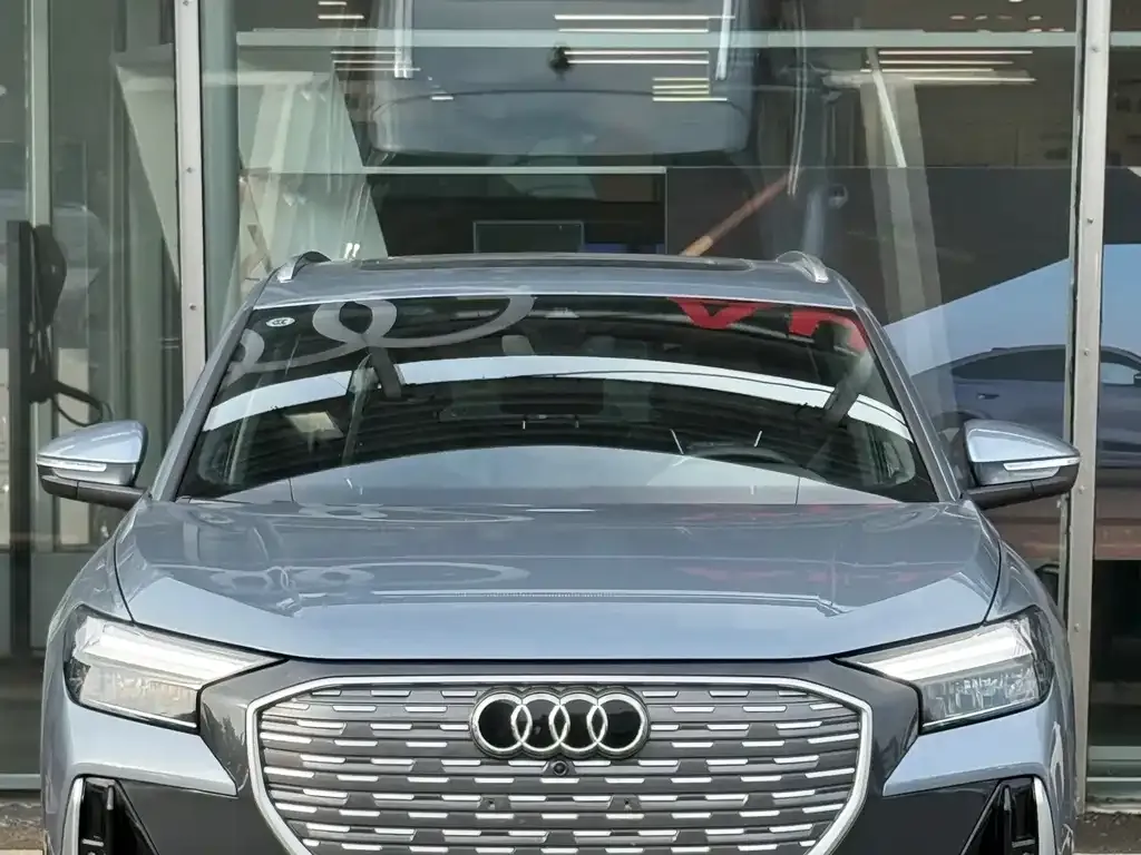 Audi Q4 e-tron — фото 2