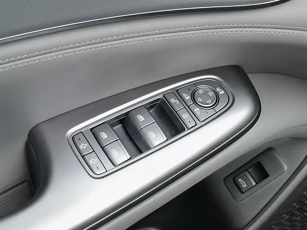 BYD Seal 07 DM-i — фото 9