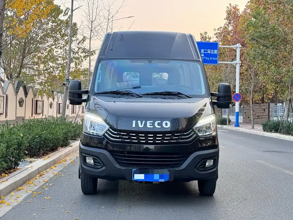 IVECO Ousheng — фото 2