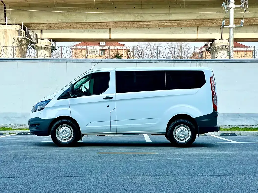 Ford Transit — фото 2
