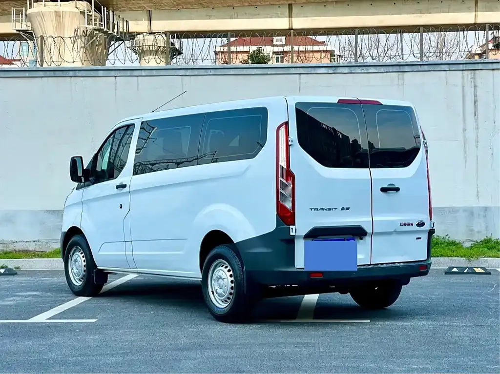 Ford Transit — фото 3