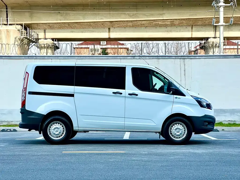Ford Transit — фото 5