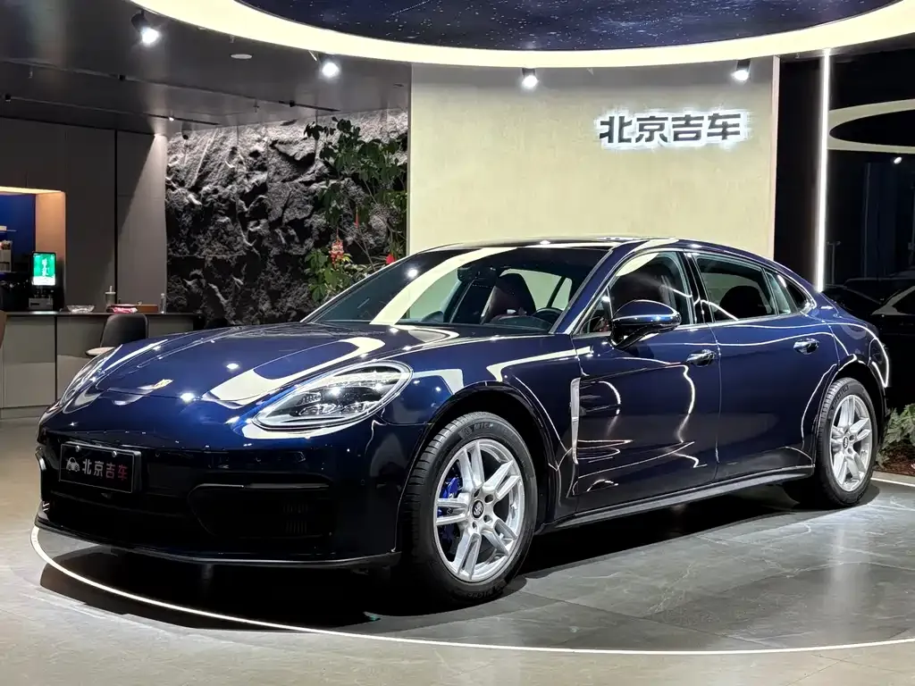 Porsche Panamera — фото 1