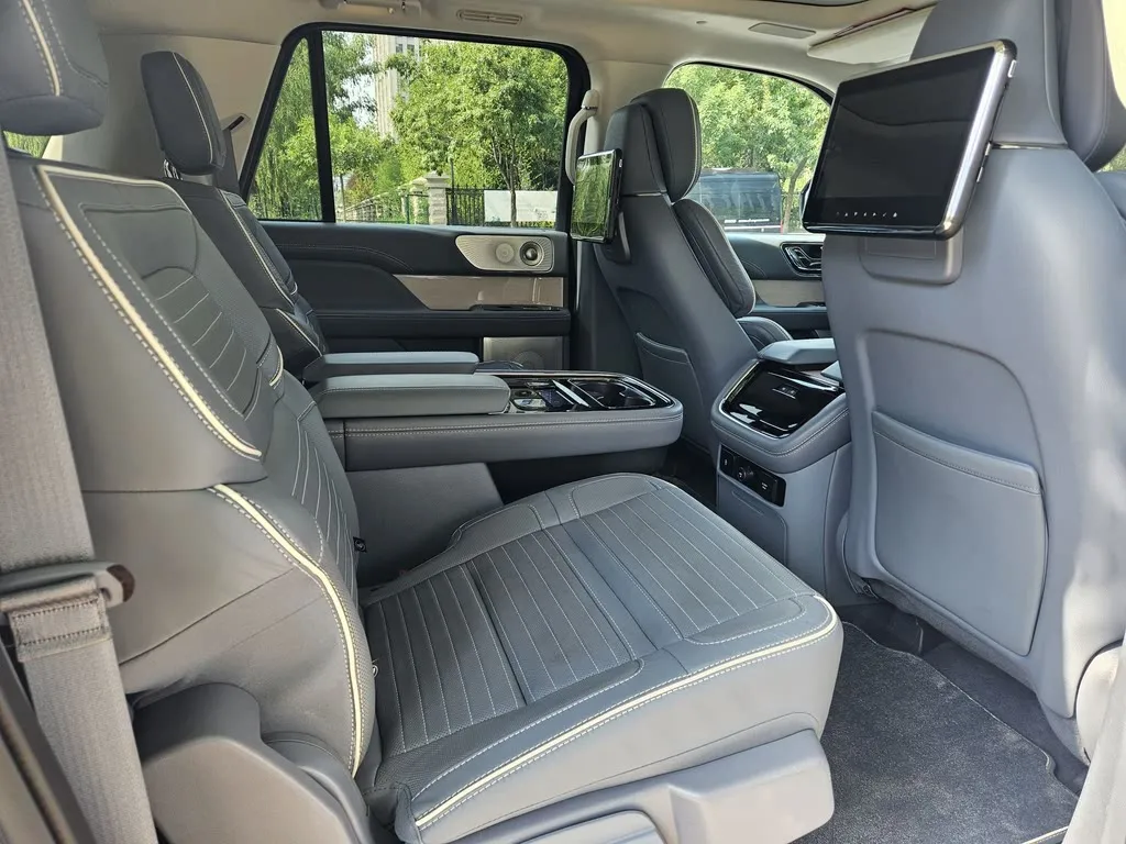 Lincoln Navigator — фото 10