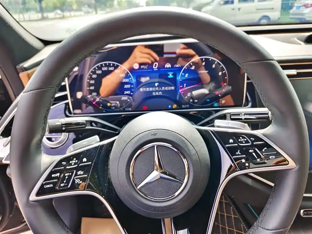 Mercedes-Benz E-Class — фото 10