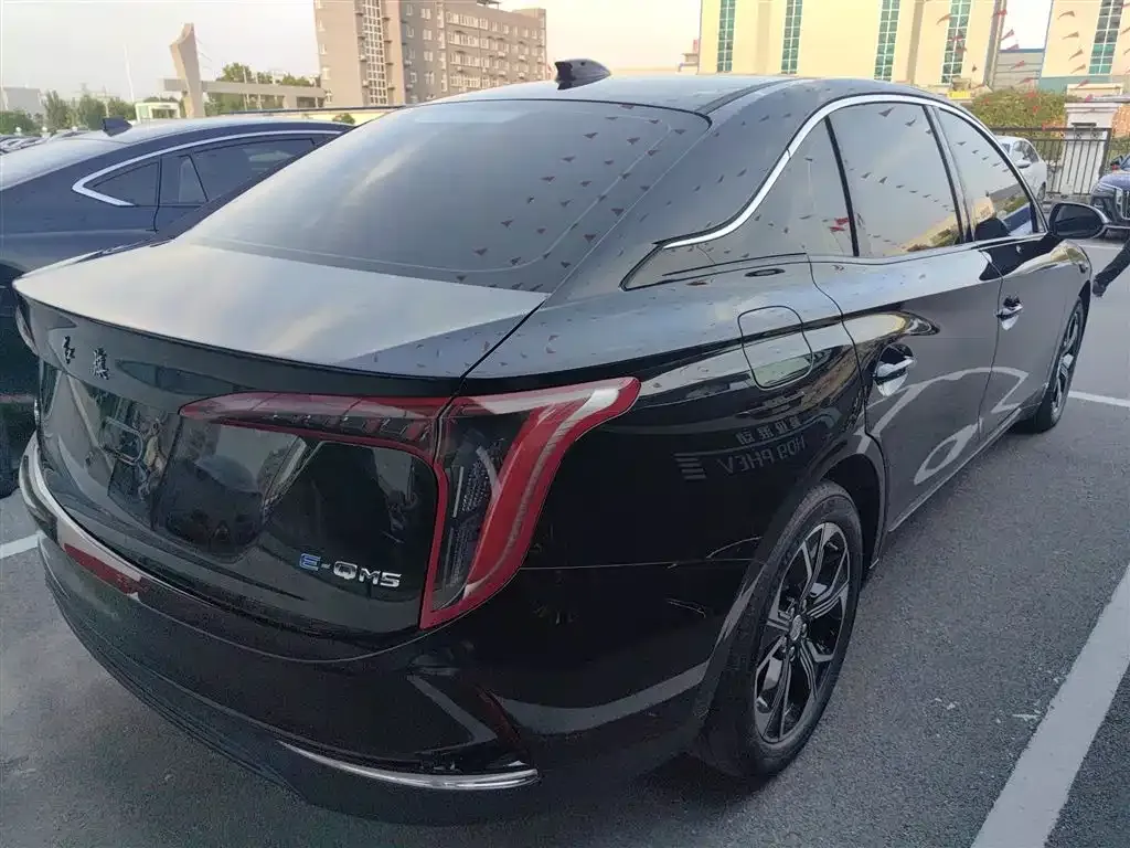 Hongqi E-QM5 — фото 7