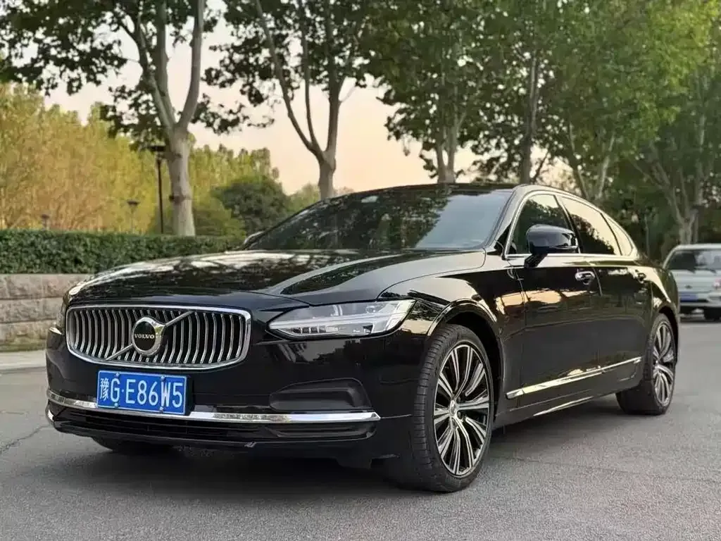 Volvo S90 — фото 1