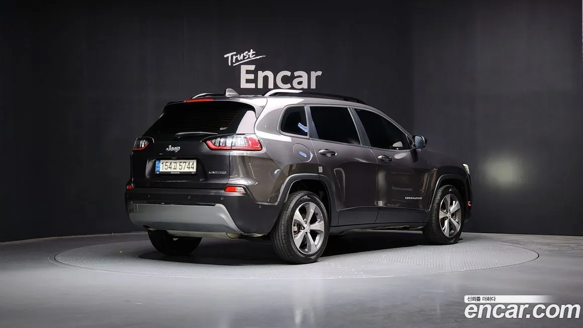 Jeep Cherokee — фото 2