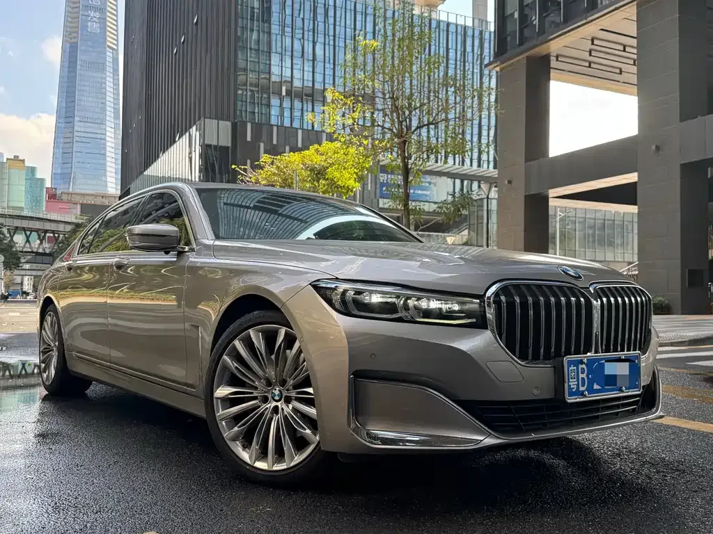 BMW 7 Series — фото 1