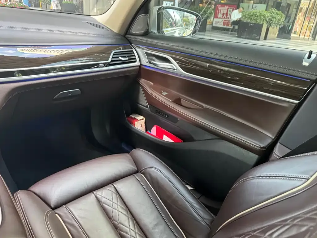 BMW 7 Series — фото 10