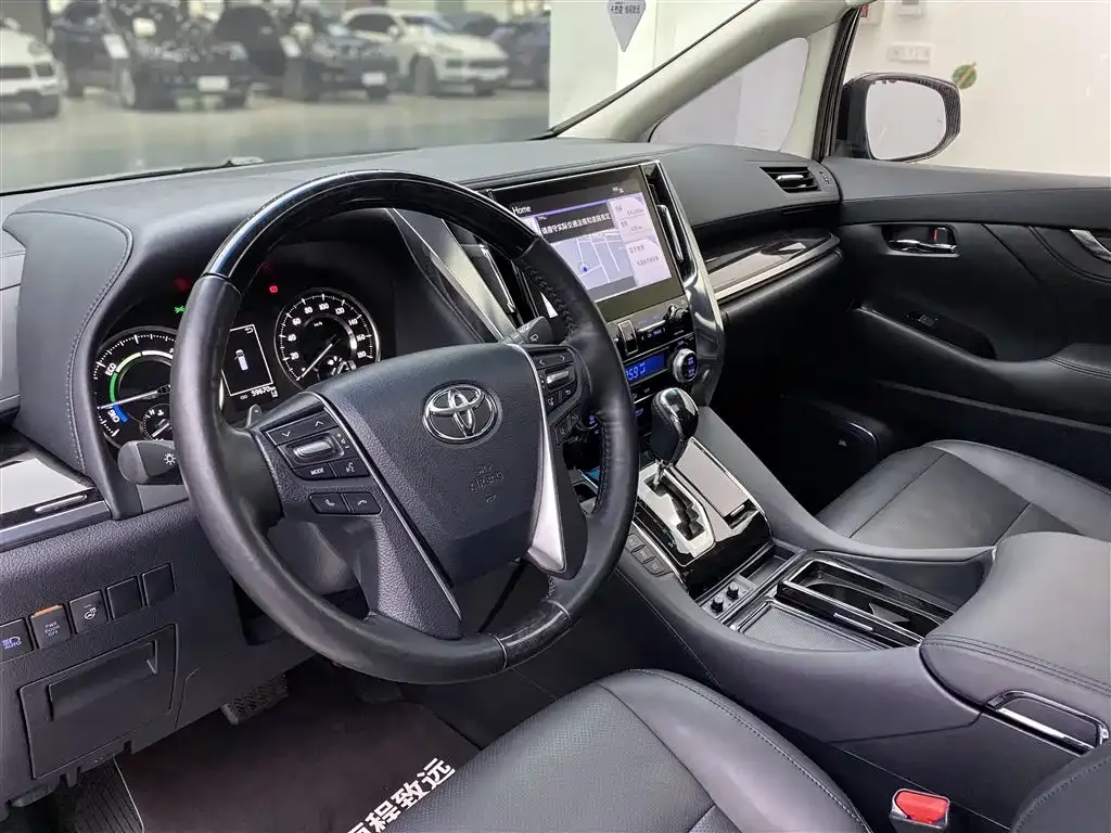 Toyota Vellfire — фото 5