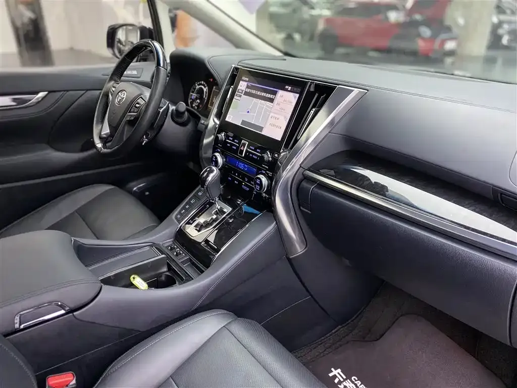 Toyota Vellfire — фото 8