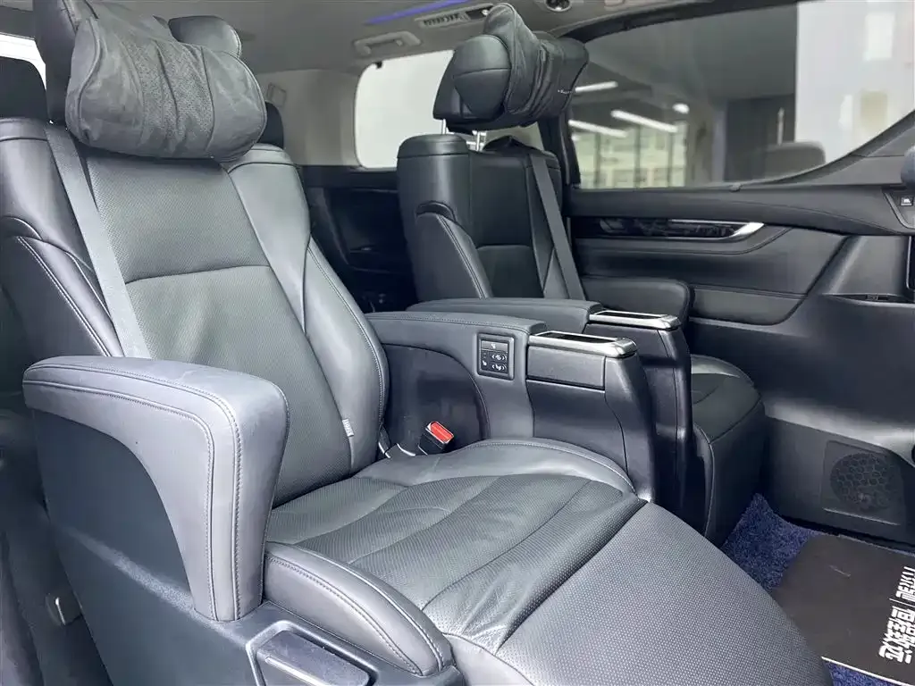 Toyota Vellfire — фото 9