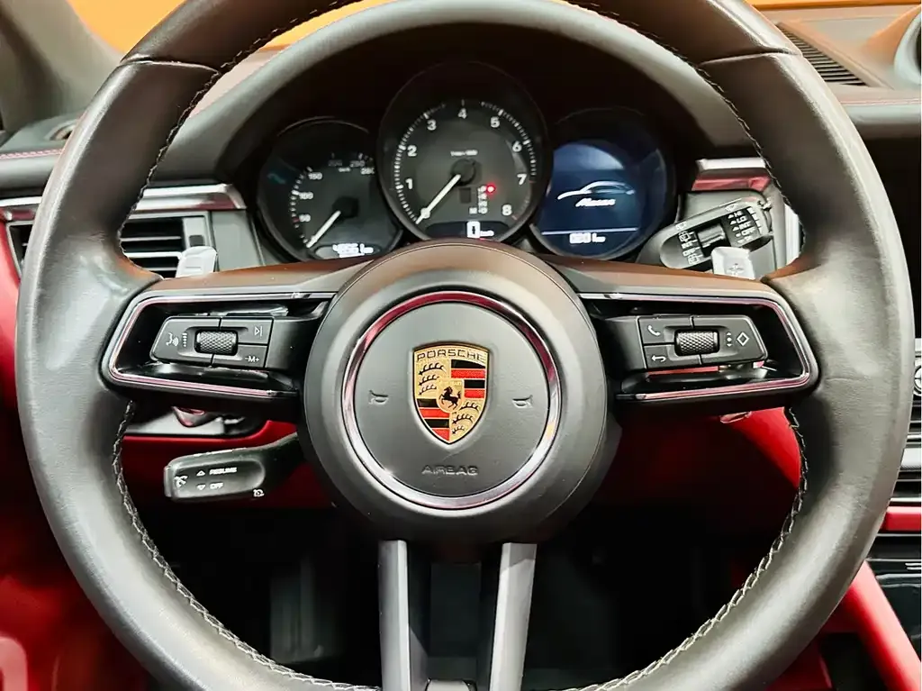 Porsche Macan — фото 9