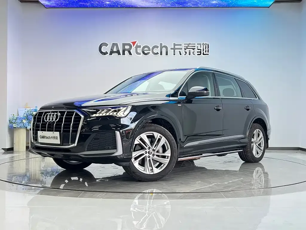 Audi Q7 — фото 1