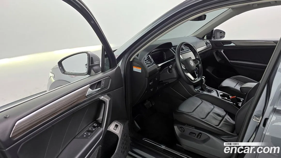 Volkswagen Tiguan — фото 10