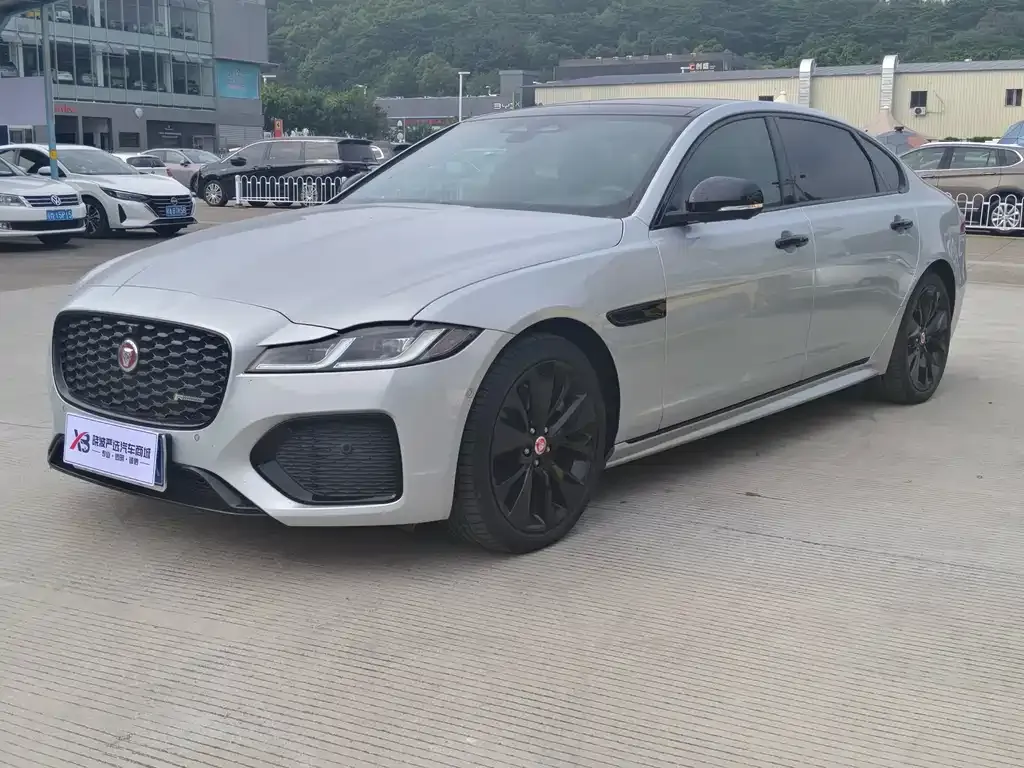 Jaguar XFL — фото 1