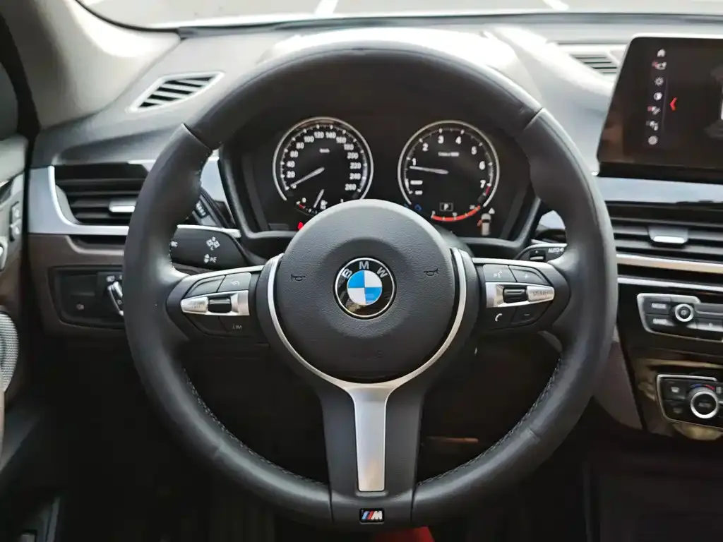 BMW X1 — фото 8