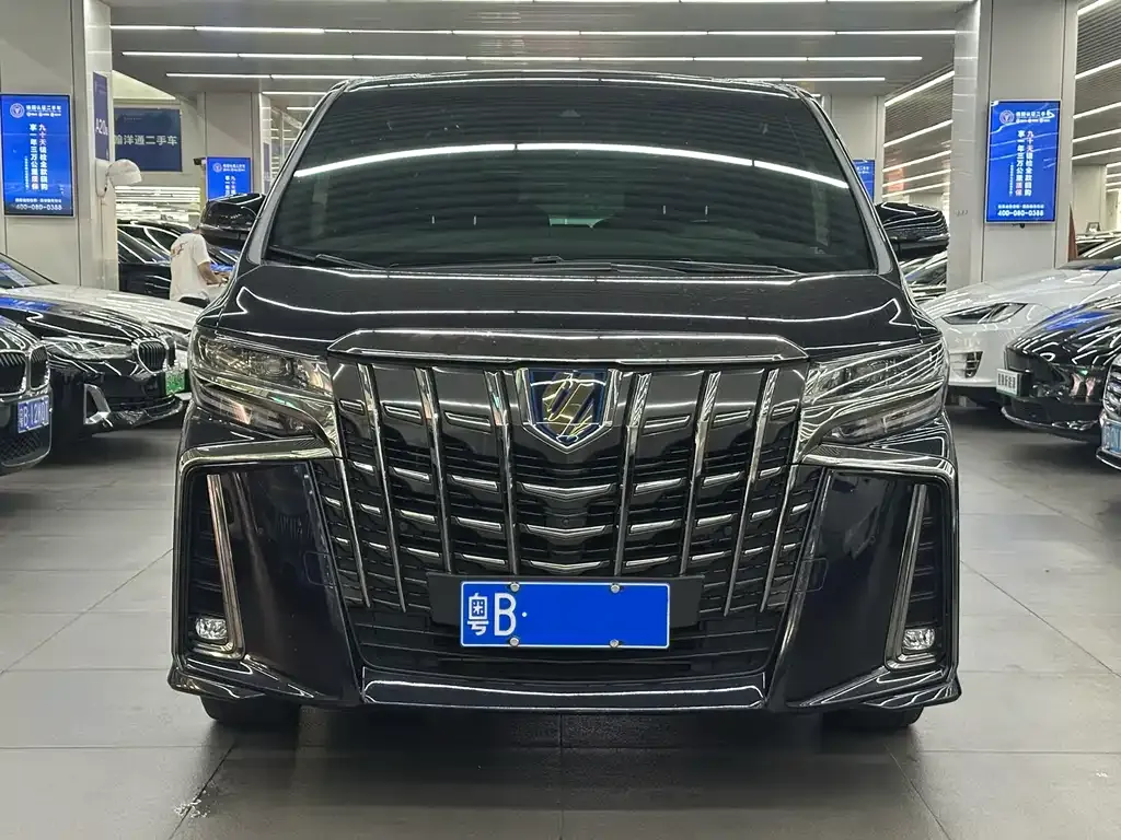 Toyota Alphard — фото 2