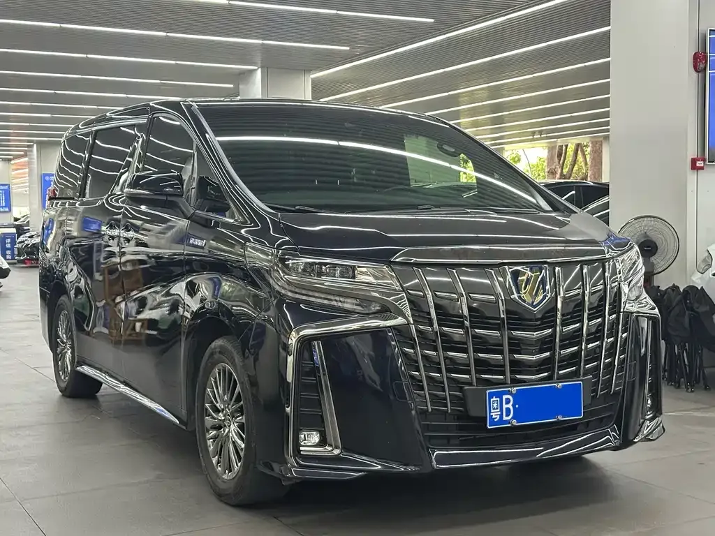 Toyota Alphard — фото 3