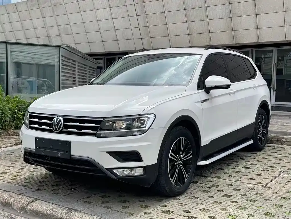 Volkswagen Tiguan L — фото 1