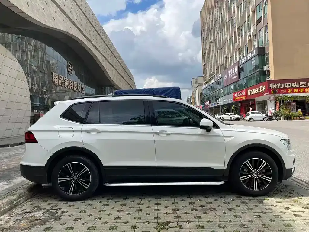 Volkswagen Tiguan L — фото 4