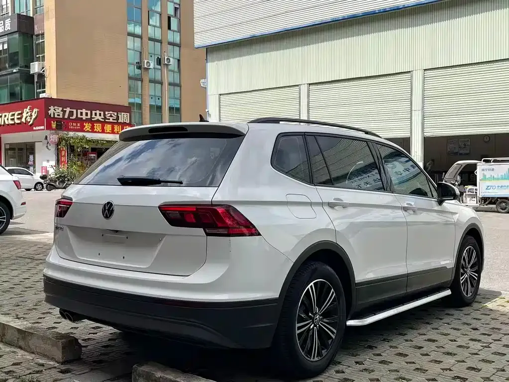 Volkswagen Tiguan L — фото 5