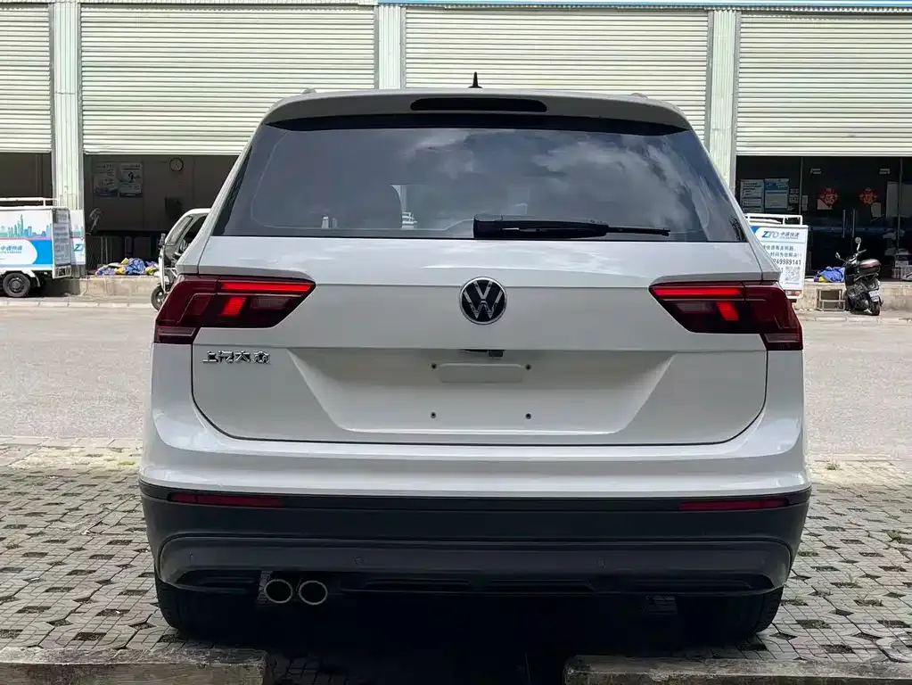 Volkswagen Tiguan L — фото 6