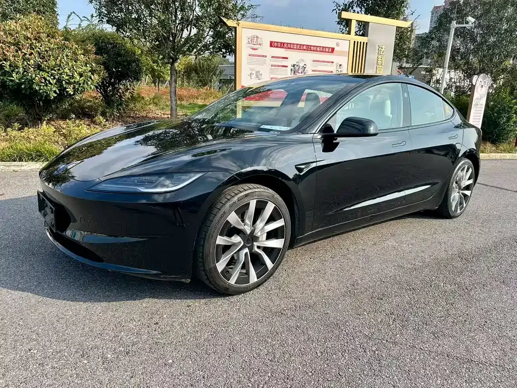 Tesla Model 3 — фото 1