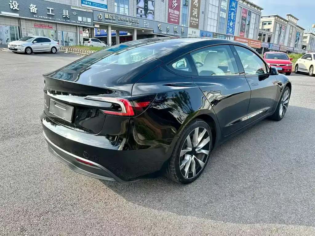 Tesla Model 3 — фото 4