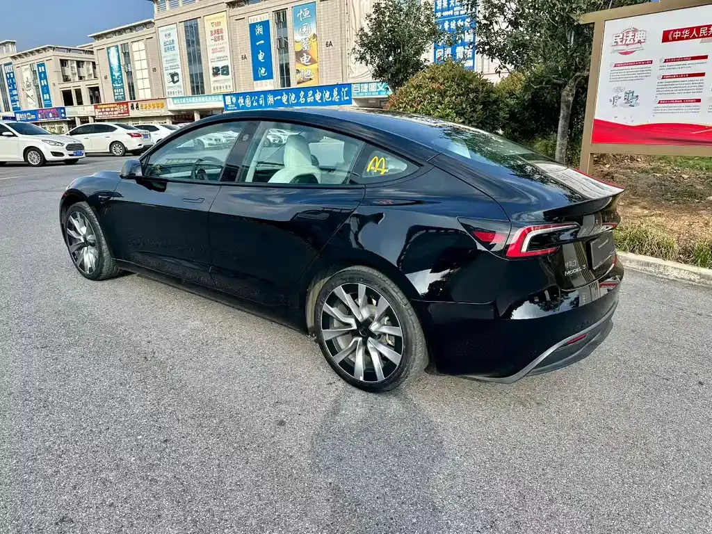 Tesla Model 3 — фото 6