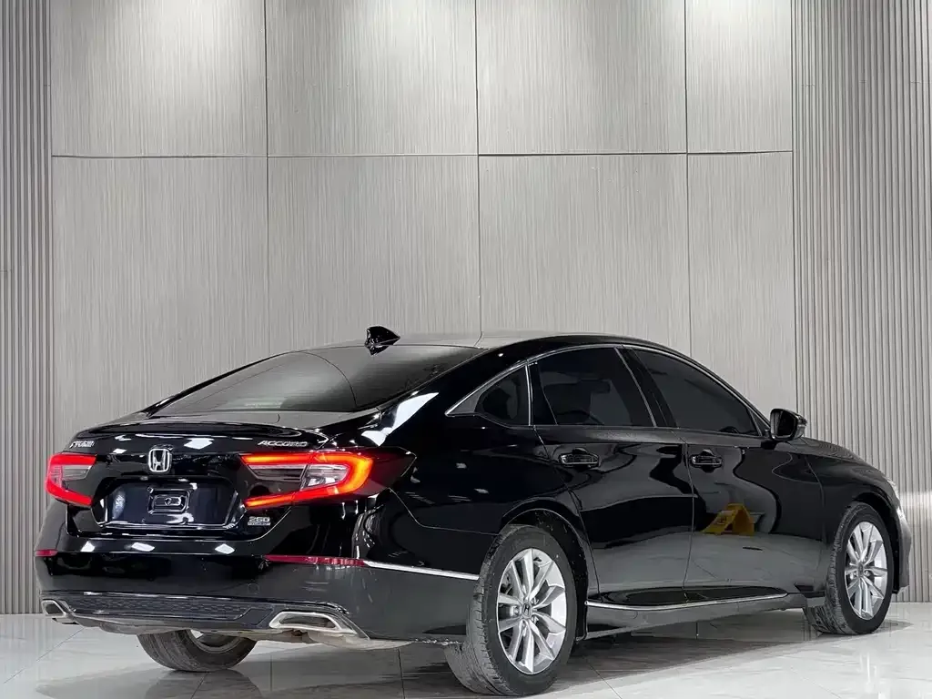 Honda Accord — фото 4