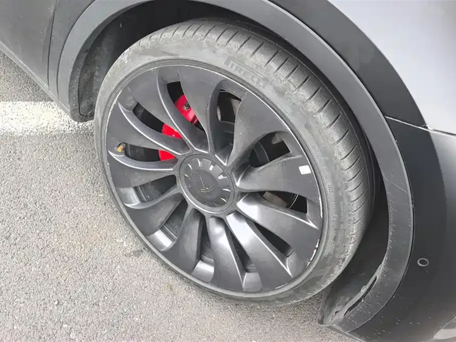 Tesla Model Y — фото 6