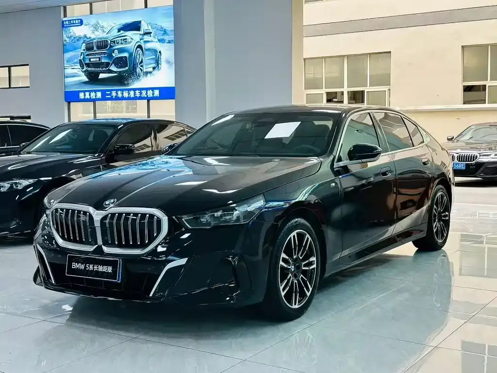 BMW 5 Series — фото 1