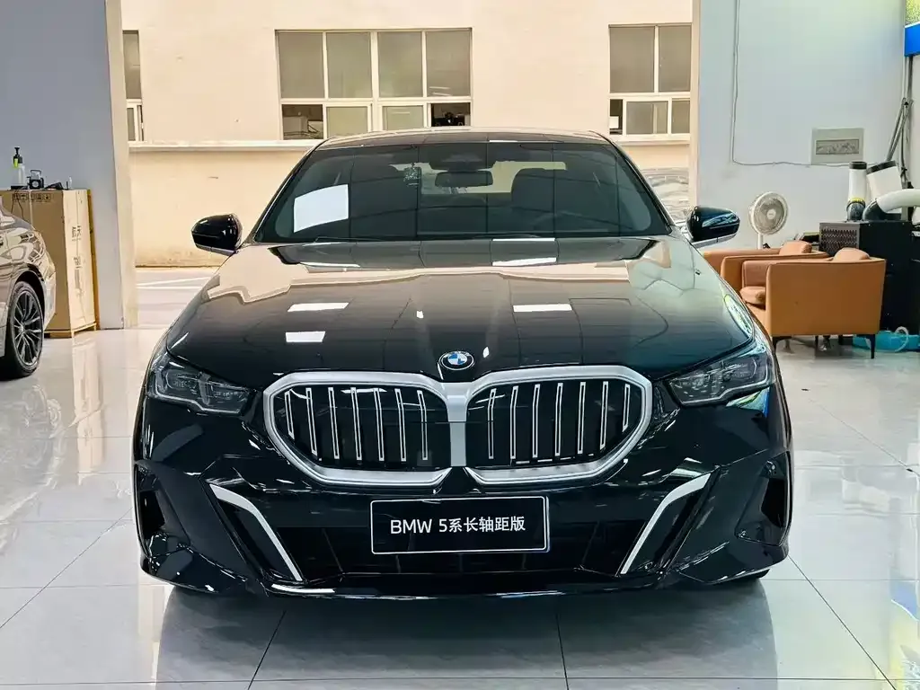 BMW 5 Series — фото 2