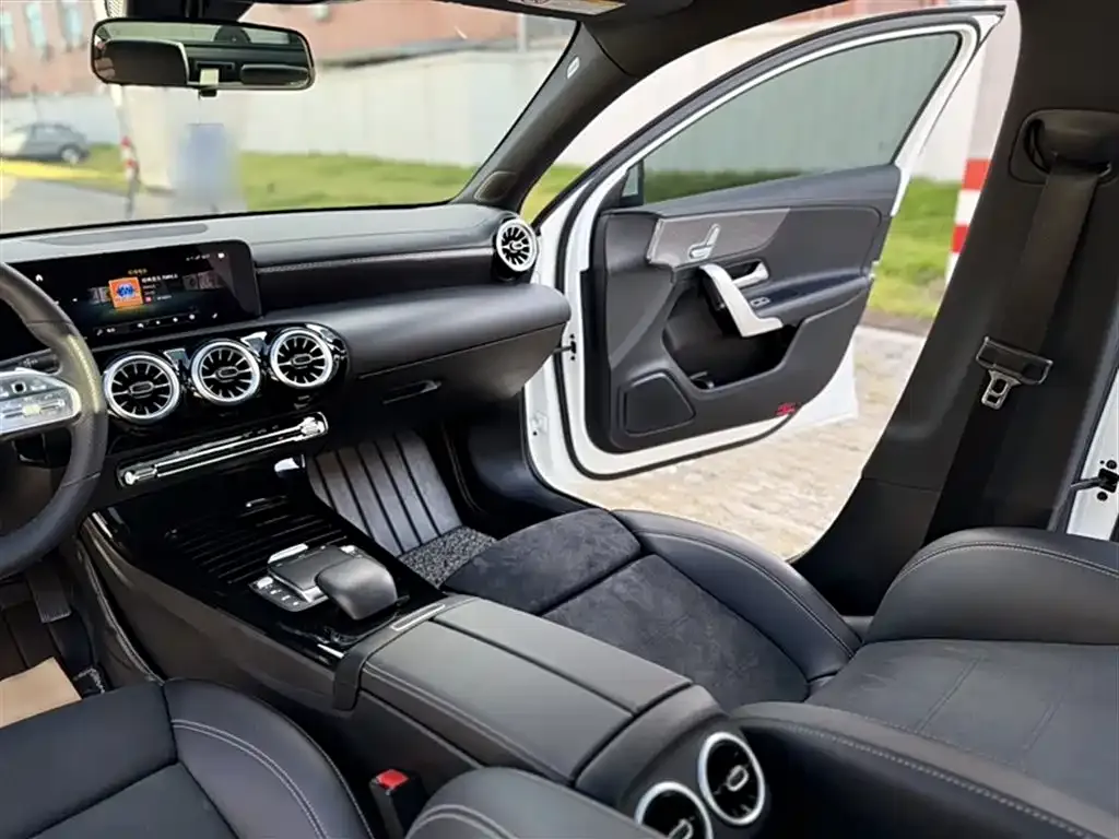Mercedes-Benz A-Class — фото 10