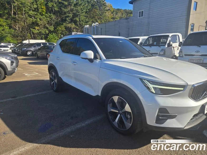 Volvo XC40 — фото 2