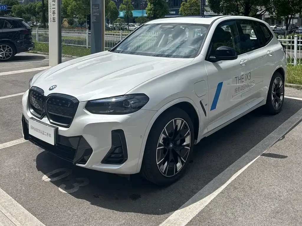 BMW iX3 — фото 1