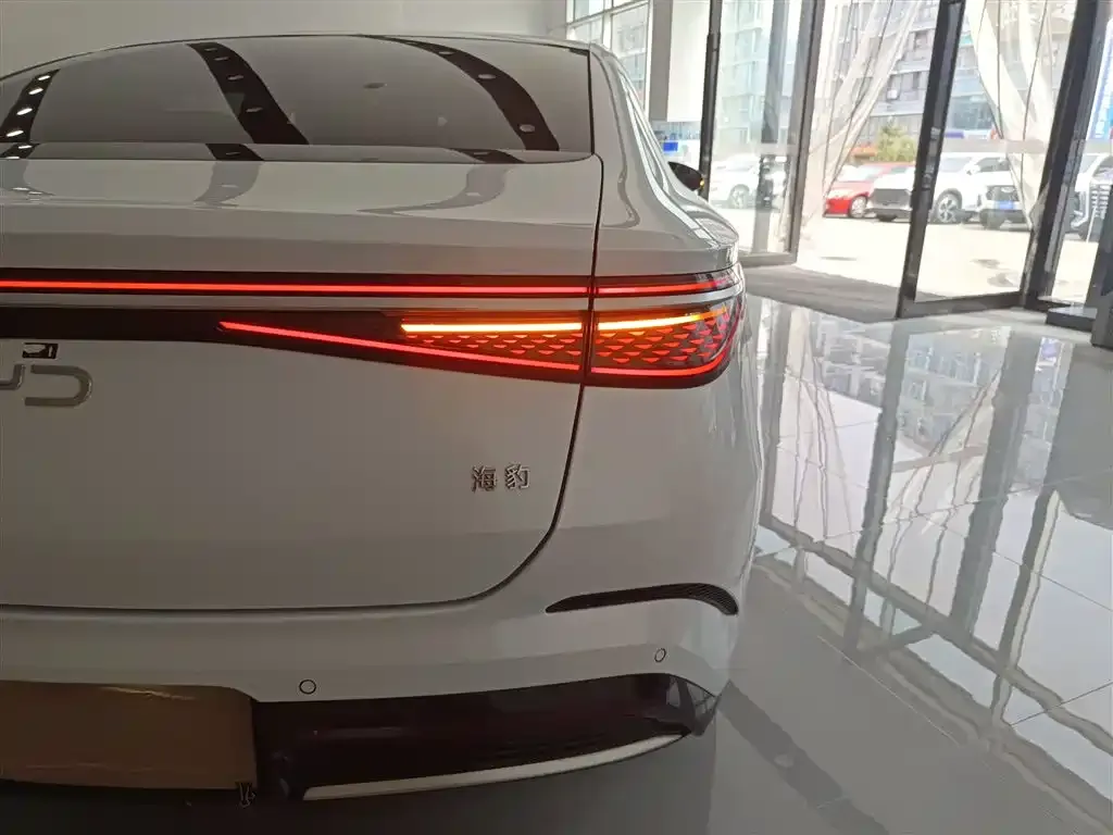 BYD Seal — фото 8