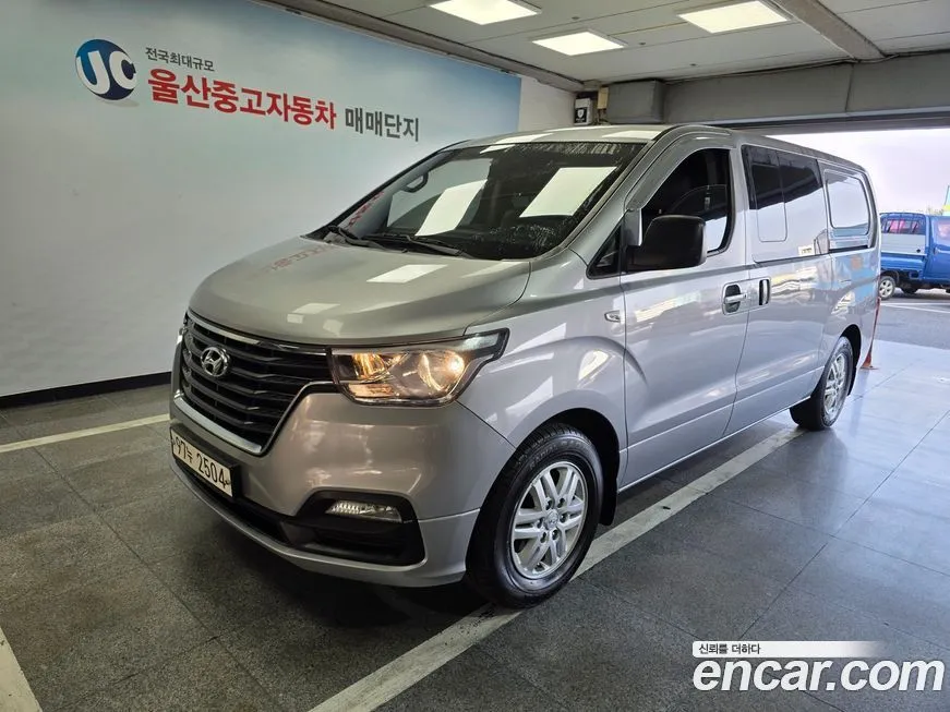 Hyundai Starex — фото 1