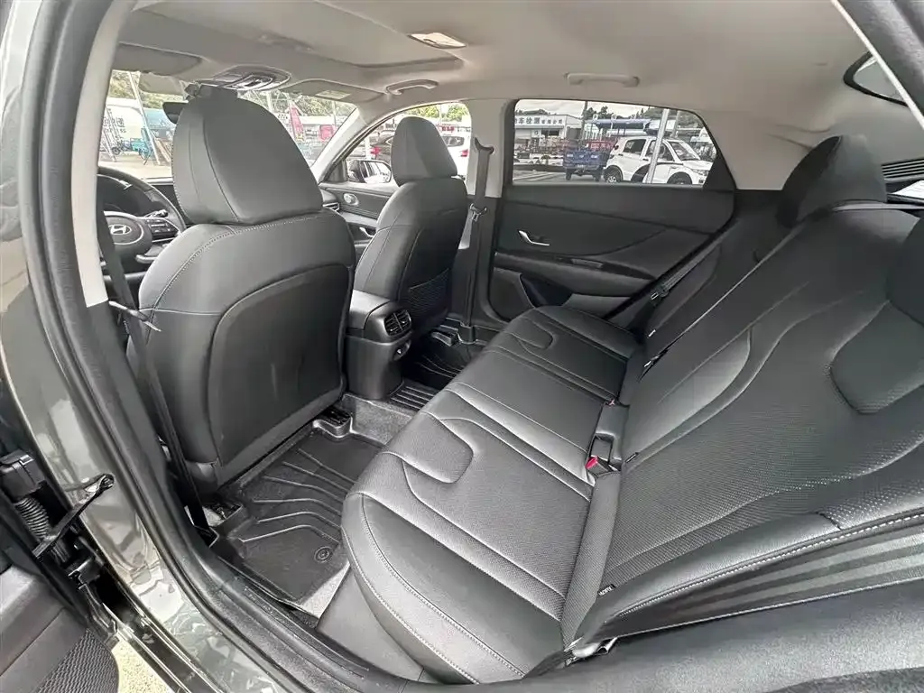 Hyundai Elantra — фото 10