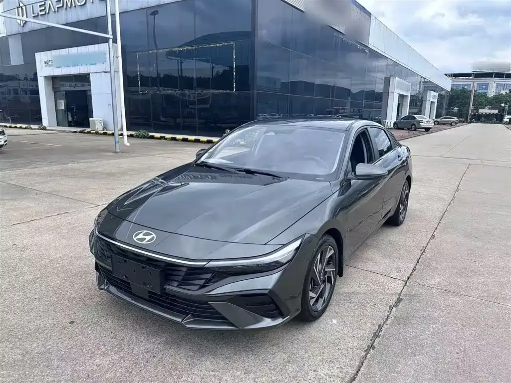 Hyundai Elantra — фото 2