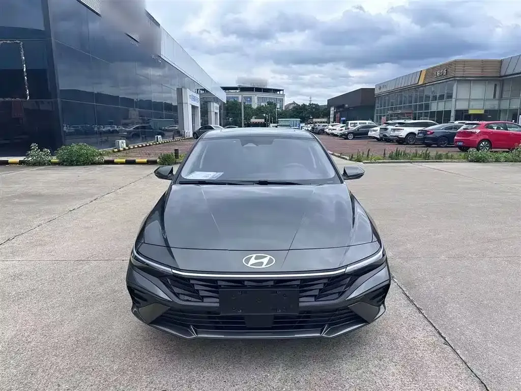 Hyundai Elantra — фото 3