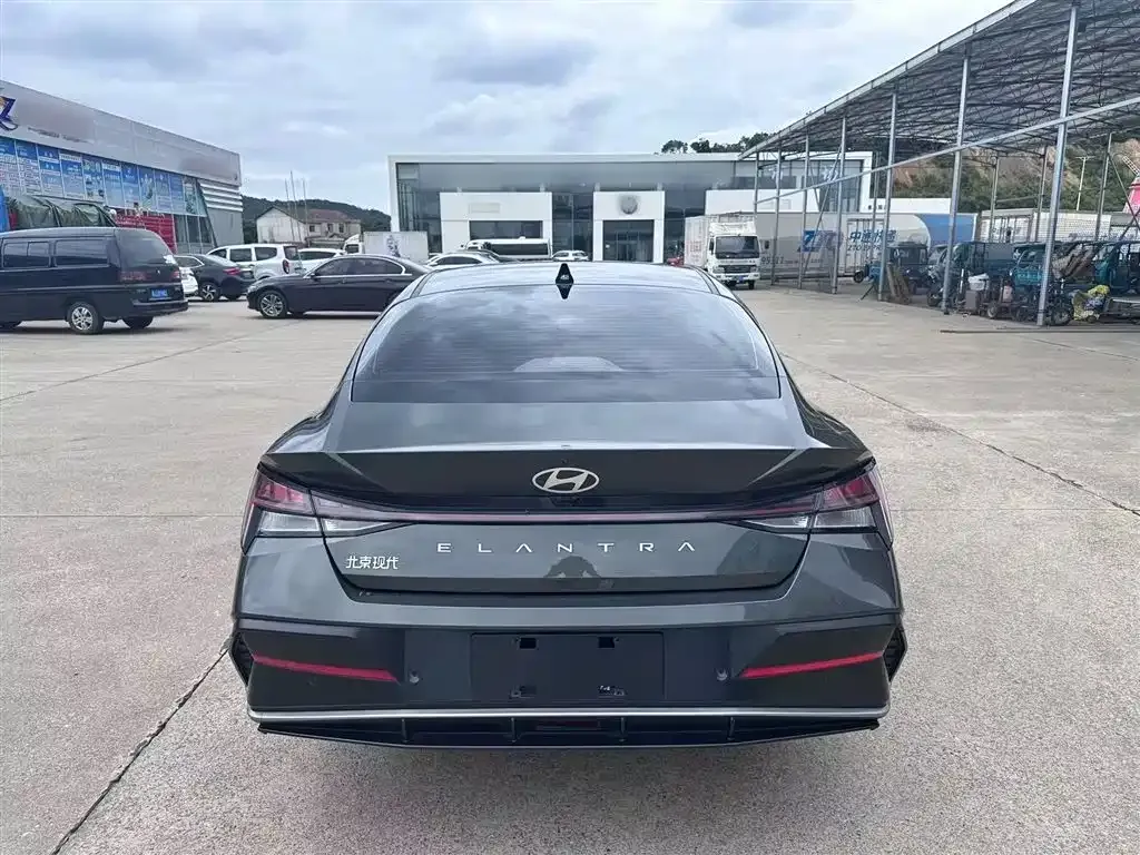 Hyundai Elantra — фото 6