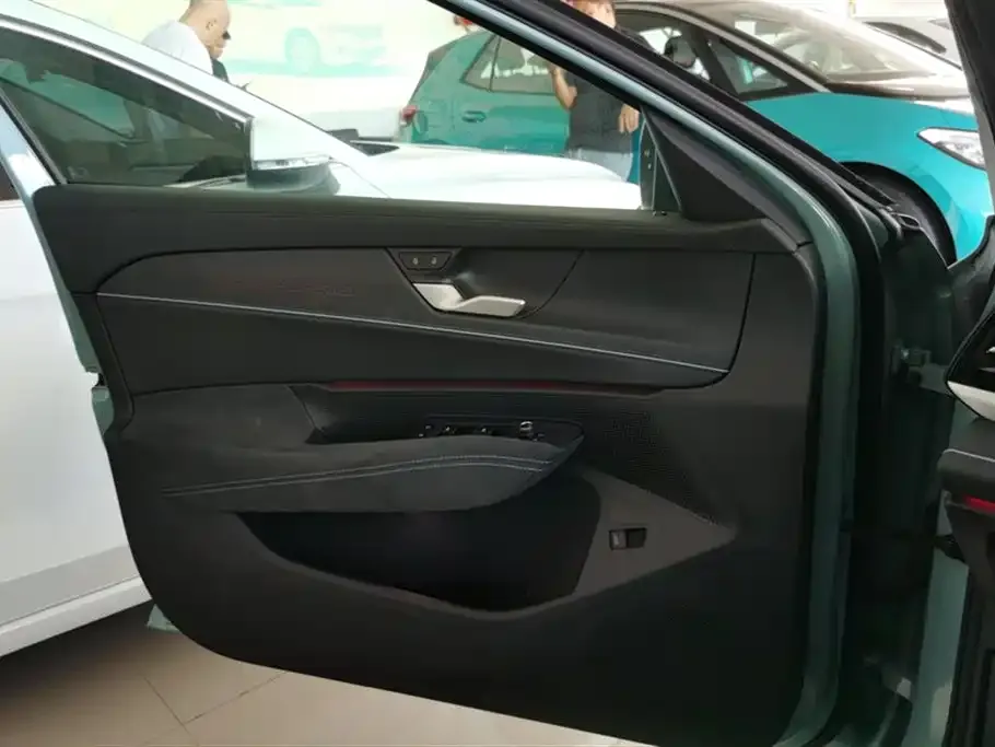 Volkswagen Passat — фото 7