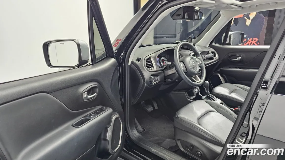 Jeep Renegade — фото 10
